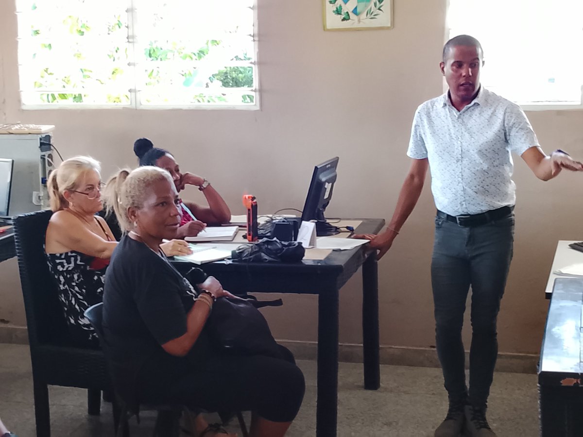 EMatancera's tweet photo. Preparación colectiva en la dirección general provincial de Educación, una mirada reflexiva a la Formación Vocacional y Orientación Profesional, prioridad de los educadores #MatancerosEnVictoria 
#CubaMined
#GobMtz
@naimatrujillob 
@DtorprovEduMtz https://t.co/gBE9bhOrko