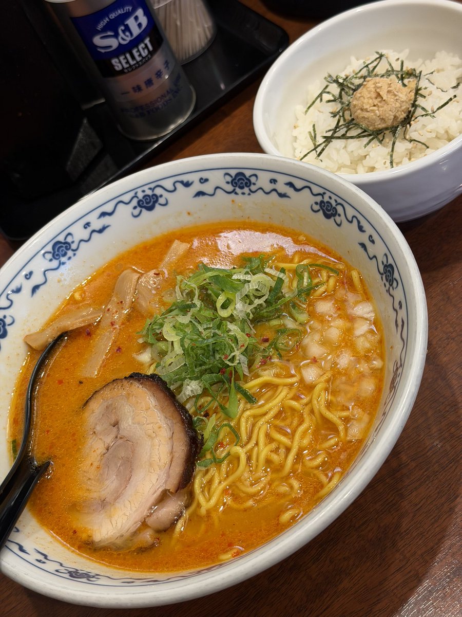 nanacp2a's tweet photo. 今日の休日のランチ✨
清田区の『らーめん虎』の辛味噌と生ワサビ飯です🍜🍚✨
久し振りに凄く美味しかったです😋
#北海道 #北海道グルメ #北海道ラーメン #札幌 #札幌グルメ #札幌ラーメン #ラーメン #辛味噌 #辛味噌ラーメン #らーめん虎 #味噌ラーメン https://t.co/mfQAu1q0jk