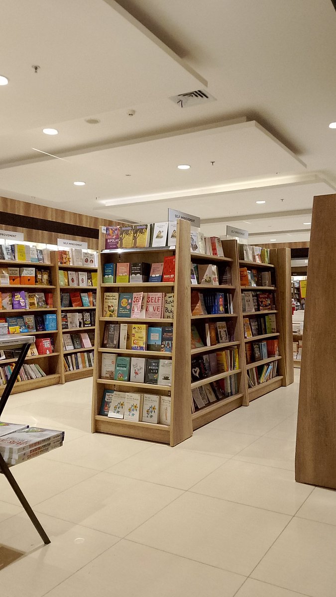 Syif_lov1's tweet photo. Kenapa setiap sudut di tokoh buku aesthetic ya https://t.co/3SJLSH1Lou