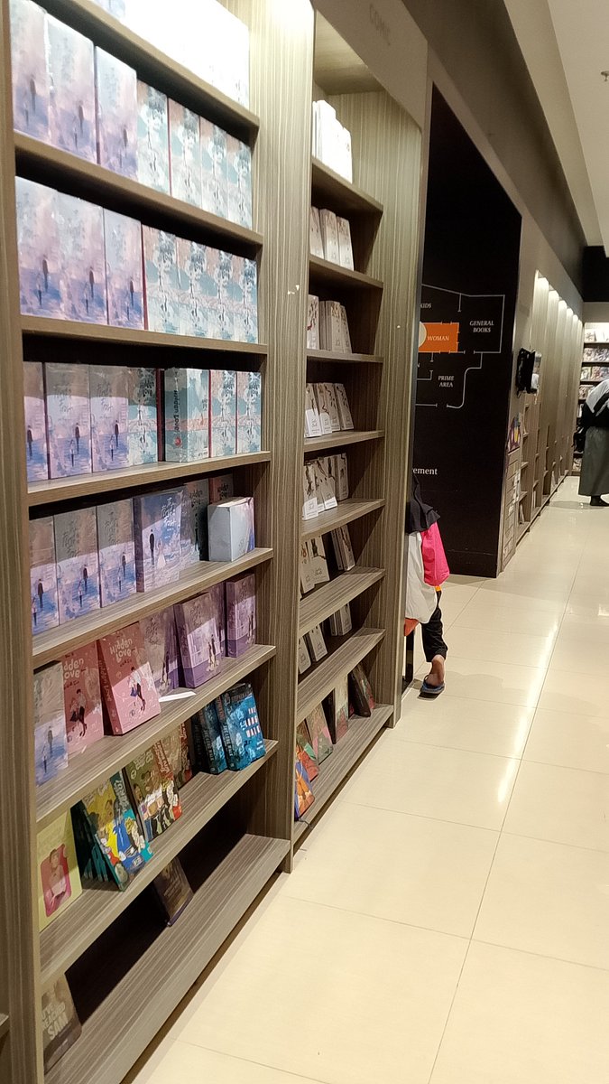 Syif_lov1's tweet photo. Kenapa setiap sudut di tokoh buku aesthetic ya https://t.co/3SJLSH1Lou