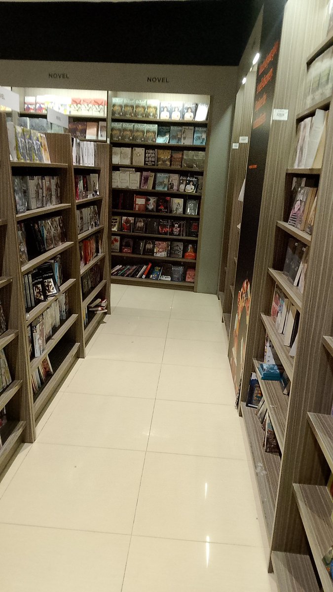 Syif_lov1's tweet photo. Kenapa setiap sudut di tokoh buku aesthetic ya https://t.co/3SJLSH1Lou