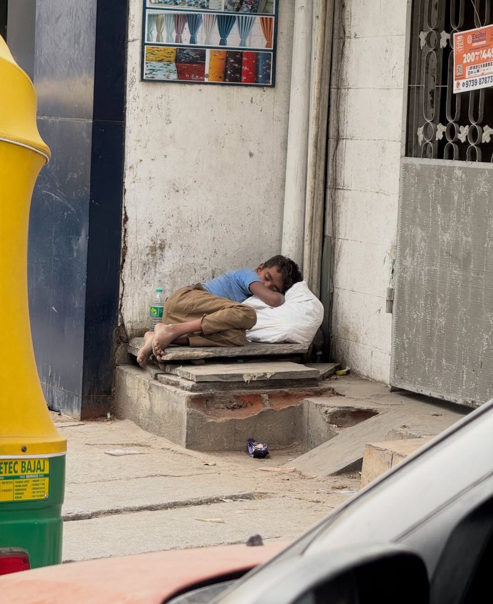 RajeshwariRW's tweet photo. Poverty has no caste.

He is not Brahmin, Backward or Dalit.

He is simply a poor child who needs economic upliftment and a fair opportunity.

But if the sons and daughters of IAS officers continue to benefit from reservation, how will this poor child ever get the opportunity to rise?

Our leaders see people as SC/ST/OBC/General.

They should see them as citizens first and poverty should be the priority.