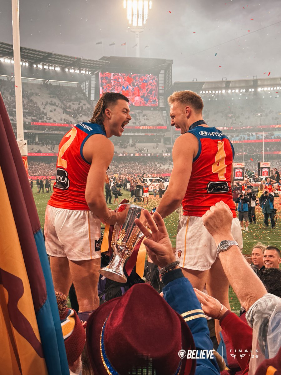 brisbanelions's tweet photo. Dunks in the corner is all of us watching this moment 😭 https://t.co/POtfVddQtw
