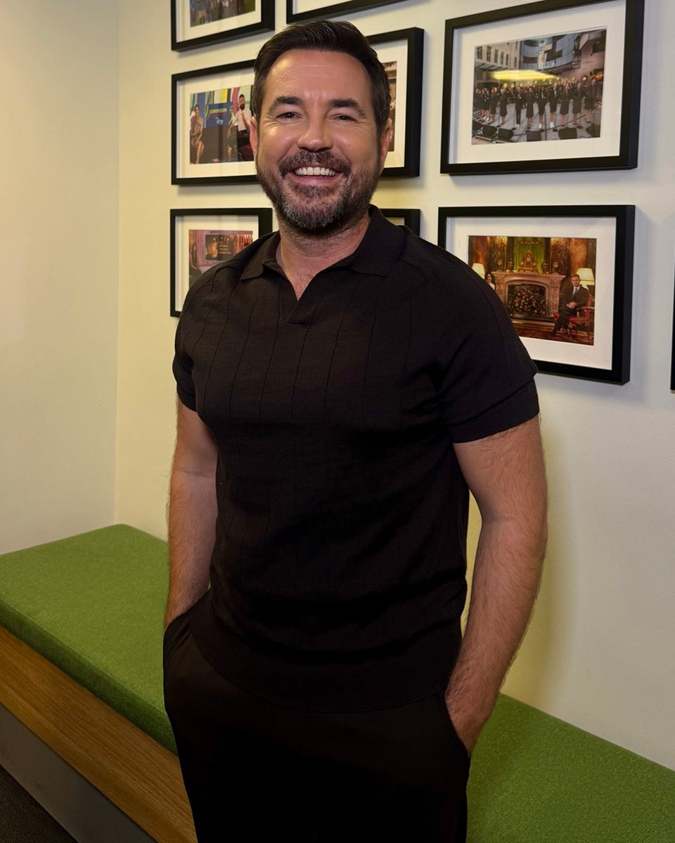 Team_Compston's tweet photo. PIC OF THE DAY
We love it when Martin is in town for show promo as we get lovely photos like this one from BTS at The One Show 😁

📺Available on catch up

 ~ The One Show
📸 : BBC

#MartinCompston @martin_compston https://t.co/O8AQxNyry6