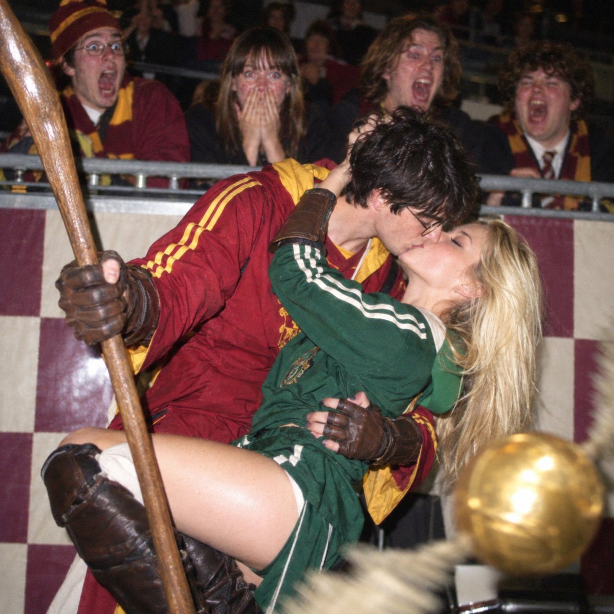 _Malfoid_'s tweet photo. P-P-Potter! In public like this?! Well…. okay….

#harrypotter #malfoid #dracomalfoy https://t.co/FzzYiq6411