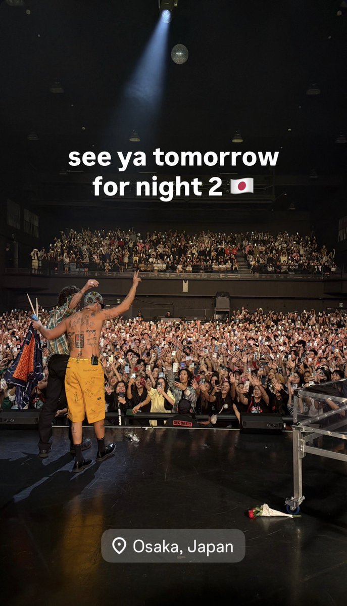 lanyupdatejp's tweet photo. 【LANY 大阪公演 1日目🌹】
2年ぶりの来日公演は大盛り上がり！
「日本は世界で最もお気に入りの場所のひとつ」「今日ここに来ることを選んでくれてありがとう」とポールが感謝を述べる場面も😍
本日、大阪Night 2も盛り上がっていきましょう❤️‍🔥 https://t.co/cHSqAPhD0D