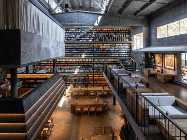 Architizer's tweet photo. #ProjectOfTheDay: Staircase Space by SUZAO
Staircase Space transforms a former 1980s battery factory in Kunming into a bookstore and cultural space. A monumental bookshelf rises along the tallest wall, with four levels of aisles turning circulation into the main experience while preserving the factory’s soaring structure.
📍Kunming, China
Details: https://t.co/1e0pDbUui6