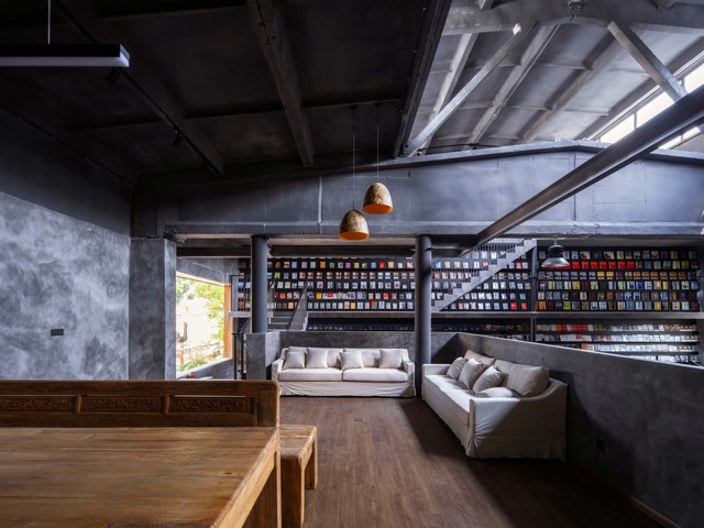 Architizer's tweet photo. #ProjectOfTheDay: Staircase Space by SUZAO
Staircase Space transforms a former 1980s battery factory in Kunming into a bookstore and cultural space. A monumental bookshelf rises along the tallest wall, with four levels of aisles turning circulation into the main experience while preserving the factory’s soaring structure.
📍Kunming, China
Details: https://t.co/1e0pDbUui6