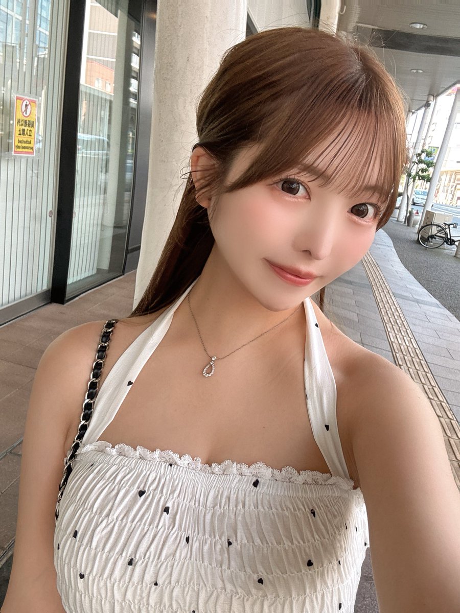 __chinadayo__'s tweet photo. 📢お知らせです🤍

千咲ちな 1st写真集
『海街ロマンス』発売します📖✨

そして発売記念イベントも神保町で開催♡
🎟️チケット販売中！
https://t.co/FIZL0NTn7S

初めての写真集イベントもいよいよ今月です♡♡
申し込みまだの人もまだまだ受け付けてます✨
みんなに会えるのも楽しみにしてるよ🤝🏻

📖Amazonでも予約受付中！
限定版には生写真3枚が付いてきます📸♡
https://t.co/XSaoxW838a

#千咲ちな #海街ロマンス #写真集