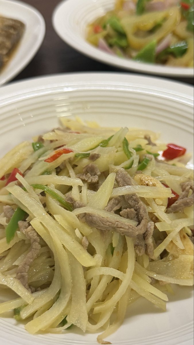 mstand_T's tweet photo. Day.821

早餐：无
午餐：美式➕蛋糕
晚餐：米线➕土豆丝➕鳜鱼

今日运动：无 https://t.co/OA6ppvlzxn