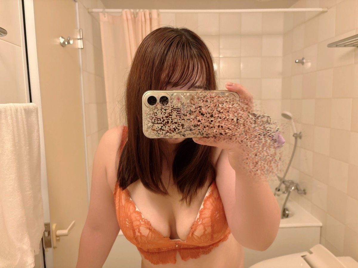 bg_ayach's tweet photo. 普段会えなくて悩んでる男子たち！！

本物の裏アカ女子たちに
会えるチャンスだよ！？？？

何を迷ってるの！！！！

私の乳とおちりだけでも
見にきてね⸜(*ˊᗜˋ*)⸝笑笑 https://t.co/JOpOd83NnE