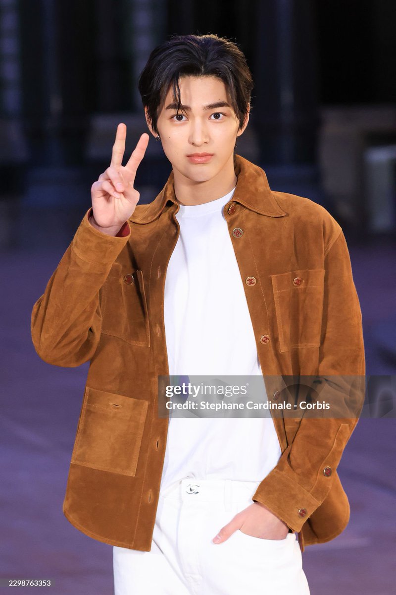 zhaoyufancokr's tweet photo. Keonho at the Chanel Womenʼs Spring/Summer 2027 show!

📸 getty images

#KEONHOxCHANELSS27
#CHANELSpringSummer
#KEONHO @CHANEL https://t.co/83ZaXJbZt0