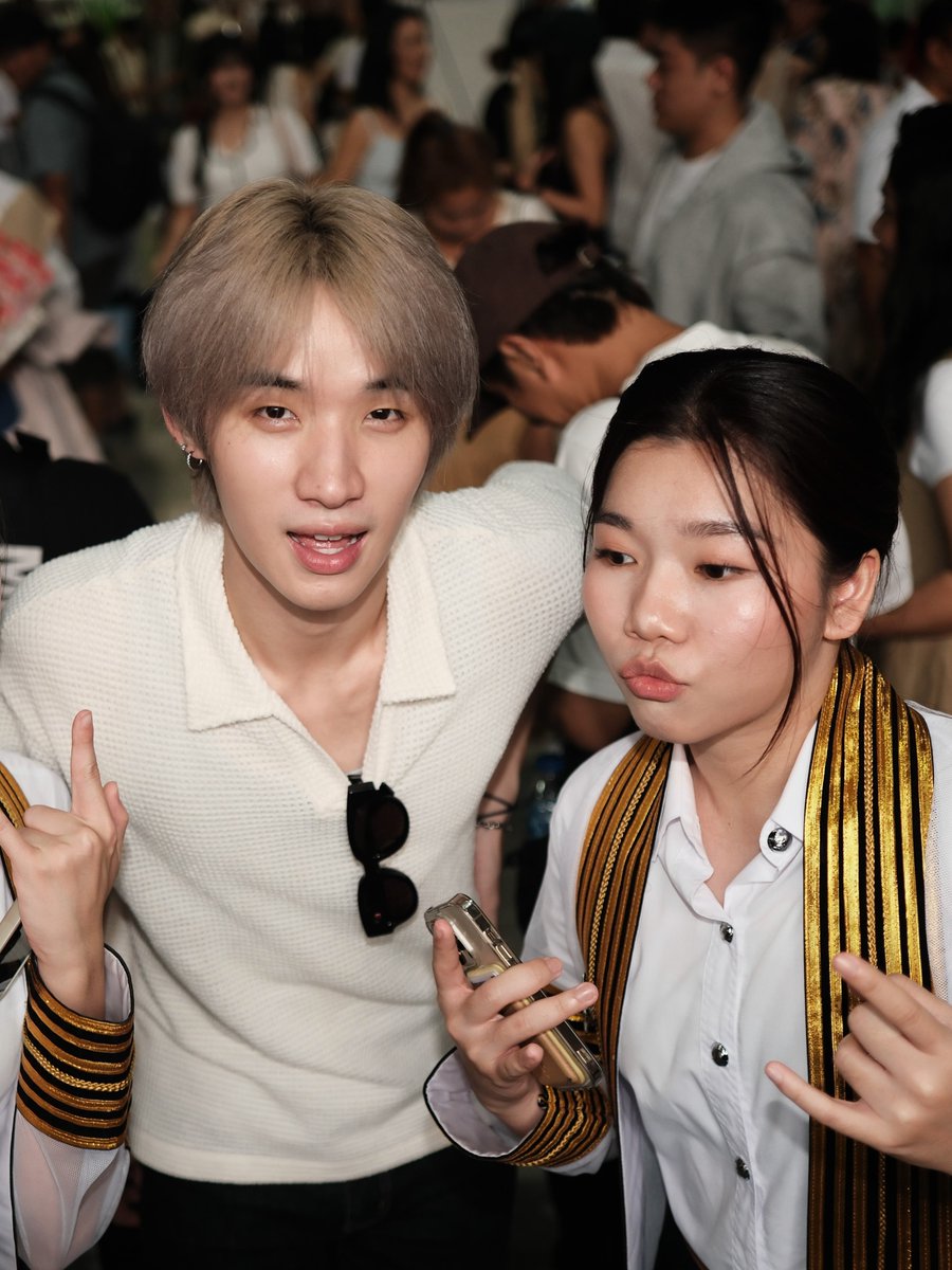 aipingkie's tweet photo. ฮงชิกับเพื่อนๆBASciiน่ารักจางงรอวันที่แกใส่ชุดนี้น้าา 🥹🤍

#hongshihoshi @hongshihoshi03 https://t.co/YkEIjdztDe