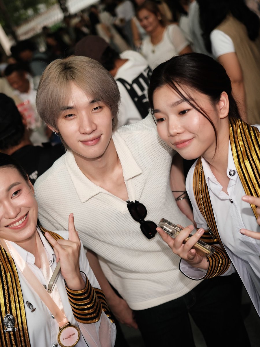 aipingkie's tweet photo. ฮงชิกับเพื่อนๆBASciiน่ารักจางงรอวันที่แกใส่ชุดนี้น้าา 🥹🤍

#hongshihoshi @hongshihoshi03 https://t.co/YkEIjdztDe