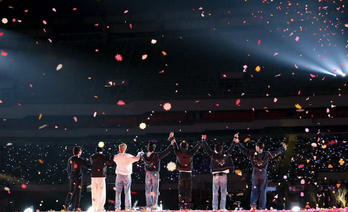 joanneOOT7's tweet photo. I will always love and support BTS. Always.
#ARIASBTS https://t.co/qy4WJoDtAP