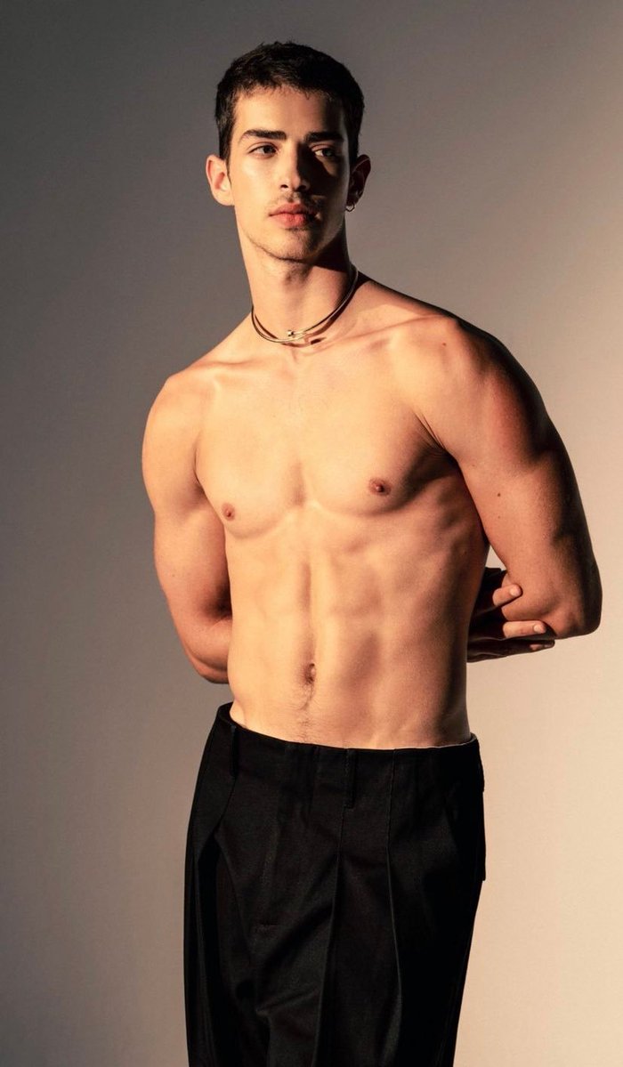 Glowwidaflow's tweet photo. Model: Manu Ríos. Actor, singer. #ManuRios #fit #abs #toned https://t.co/XQxBae15dp