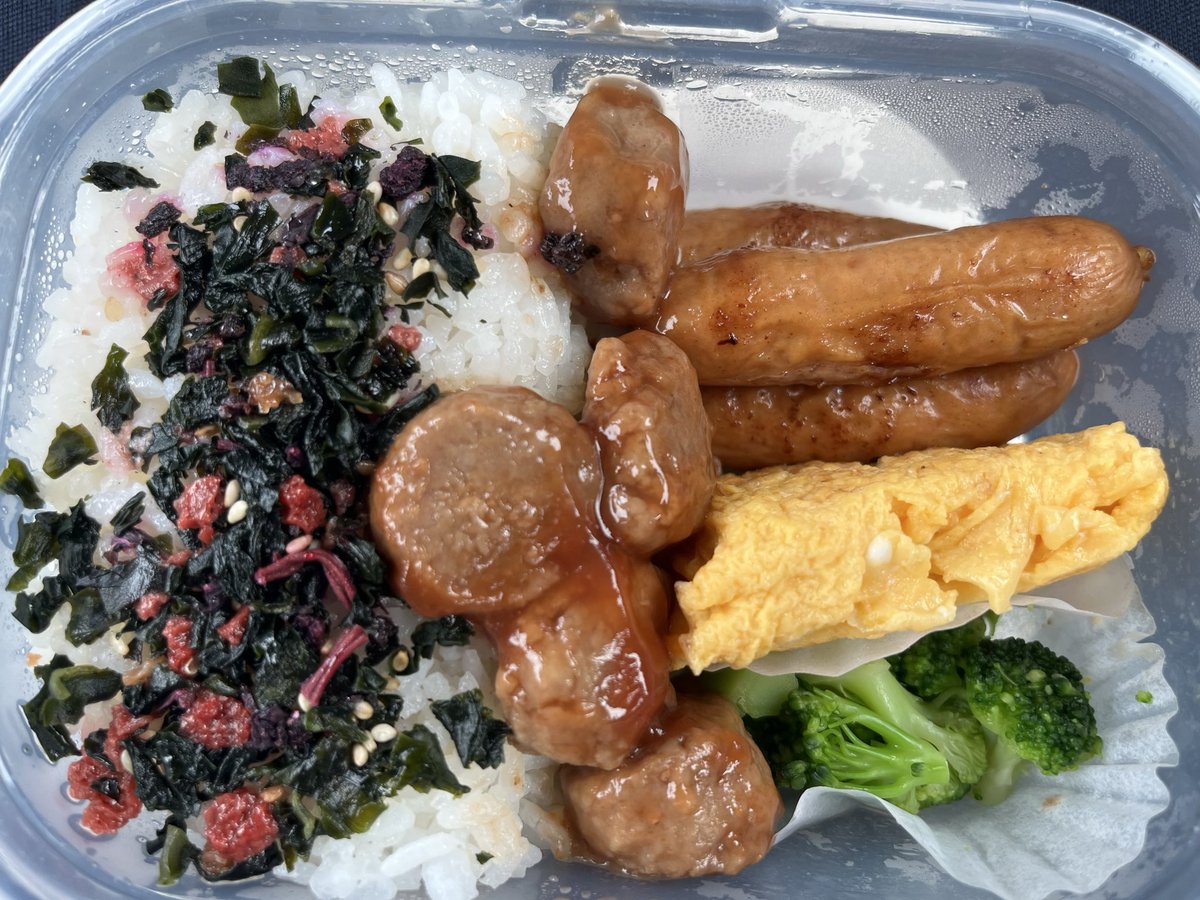 reetadano's tweet photo. 今日のお昼は相方弁当「クワ弁」
卵焼き特に美味しかった( *ˊᵕˋ*) 〜ᐝ
ご馳走様でした🙏 https://t.co/qTOrSOqHHX