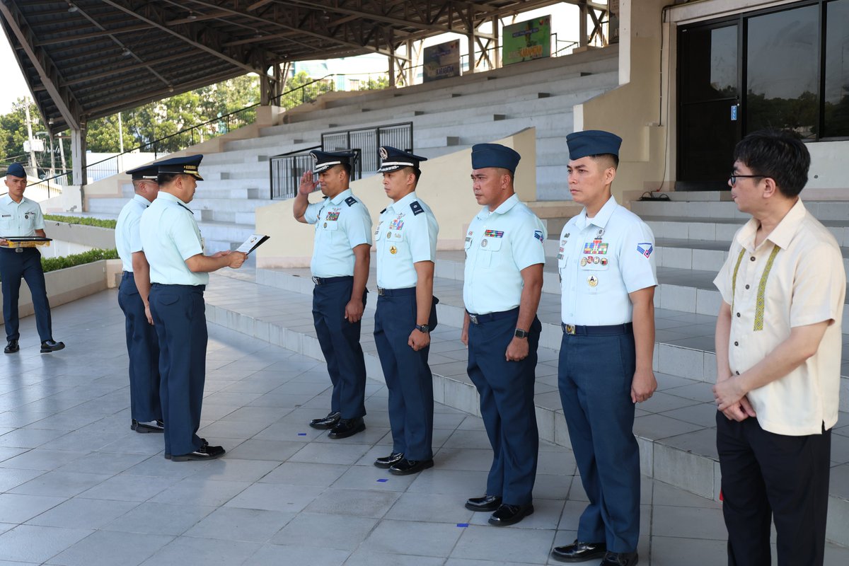 PhilAirForce's tweet photo. PAF NEWS | PAF PERSONNEL UPHOLD AFP CODE OF CONDUCT

Read story: https://t.co/6kCfdHTIKH

#FocusPAF #GuardiansOfOurPreciousSkies #PAFYouCanTrust #OneAFPOnePhilippines #StrongAFPStrongPhilippines #AFPYouCanTrust #MatatagNaSandigan https://t.co/hCi0k3uYM7