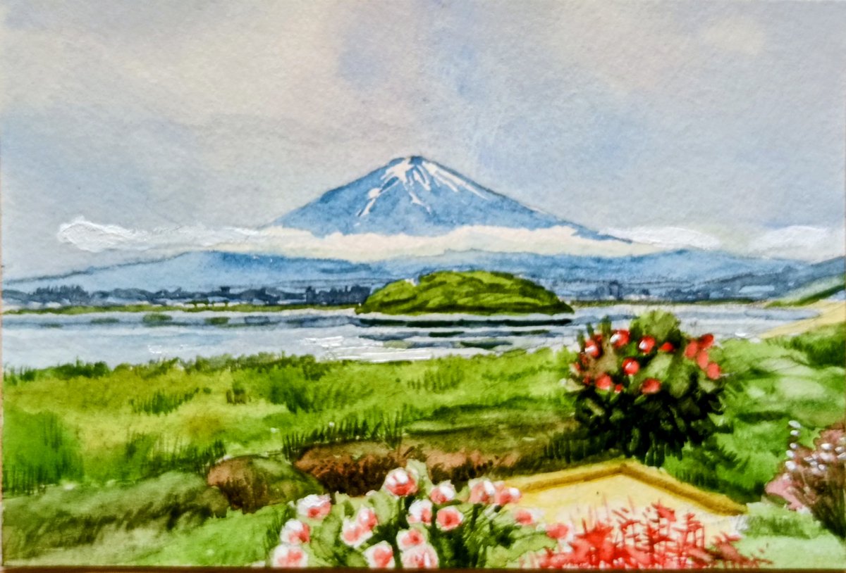x69chanpon's tweet photo. 🌿アトリエから〜🖌️スケッチ散歩

以前に行ったバス旅行より

河口湖畔より
富士山を望む

あいにく
天気は悪かったのですが
雲が高く
山頂まで見られました

はがきサイズ　ヴィフアール紙
鉛筆　透明水彩

#スケッチ #水彩
#富士山 https://t.co/K6UnNODw5w