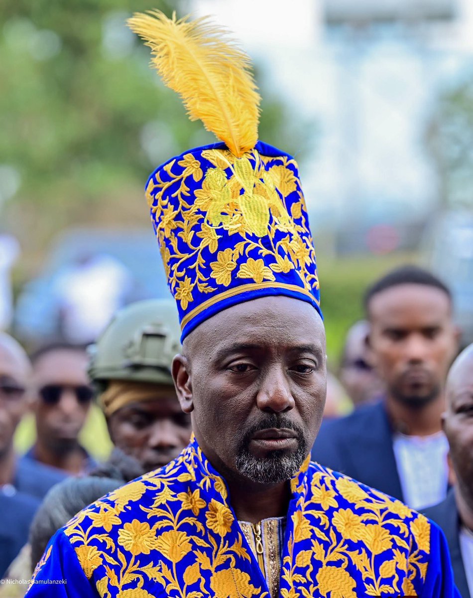 Numbersuganda's tweet photo. The Omukama of Tooro Kingdom, Edward Rukidi Nyabongo I, has reappointed Musuuga Charles Kamurasi as Musuuga, the head of the Babiito Royal Clan.

Meanwhile, Calvin Armstrong Rwomiire has been reappointed as Interim Prime Minister of Tooro Kingdom 
#NumbersUganda #TooroKingdom https://t.co/HzK3OrcSKg