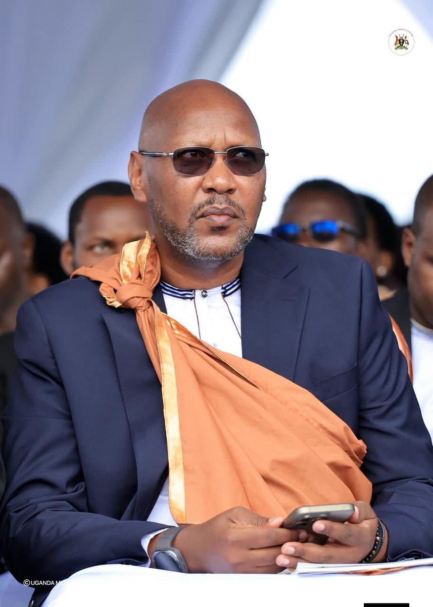 Numbersuganda's tweet photo. The Omukama of Tooro Kingdom, Edward Rukidi Nyabongo I, has reappointed Musuuga Charles Kamurasi as Musuuga, the head of the Babiito Royal Clan.

Meanwhile, Calvin Armstrong Rwomiire has been reappointed as Interim Prime Minister of Tooro Kingdom 
#NumbersUganda #TooroKingdom https://t.co/HzK3OrcSKg