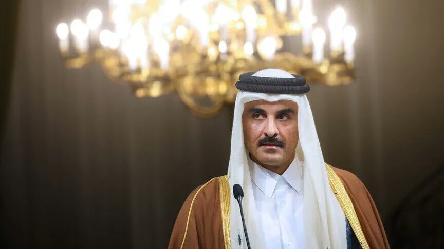 ArlaadiMnetwork's tweet photo. #Qatari Emir Sheikh Tamim bin Hamad Al Thani reaffirmed Doha’s support for Yemen’s unity, sovereignty and territorial integrity, as government forces launched an operation against the Houthi movement.
In a message to Presidential Leadership Council Chairman Rashad al-Alimi, Sheikh Tamim backed efforts to restore peace and stability, while Yemeni authorities said the campaign aimed to retake Sanaa and restore state institutions, with government forces reporting advances near the strategic Bab al-Mandab Strait.