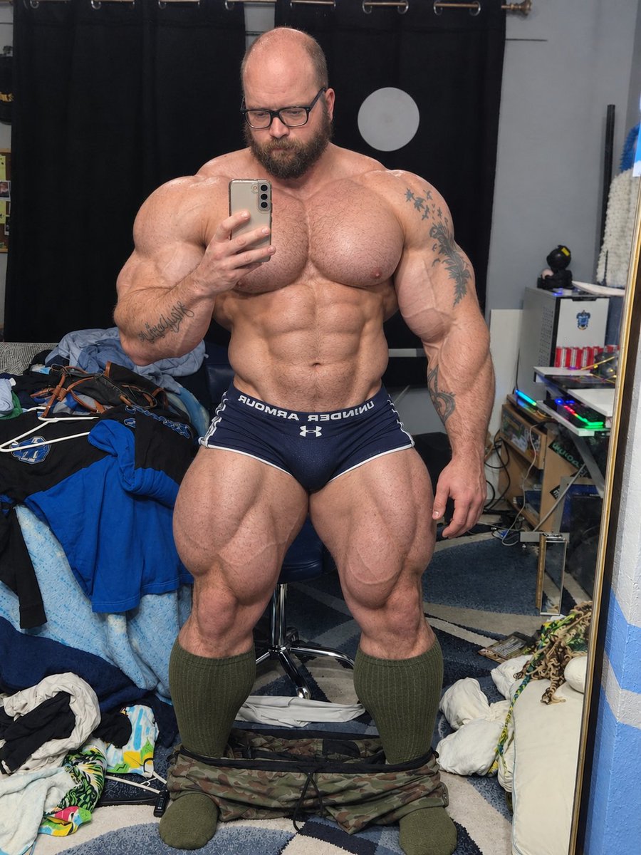 InMoval24's tweet photo. AIMe as a bodybuilder hehe goals https://t.co/kzKKzNz6pu