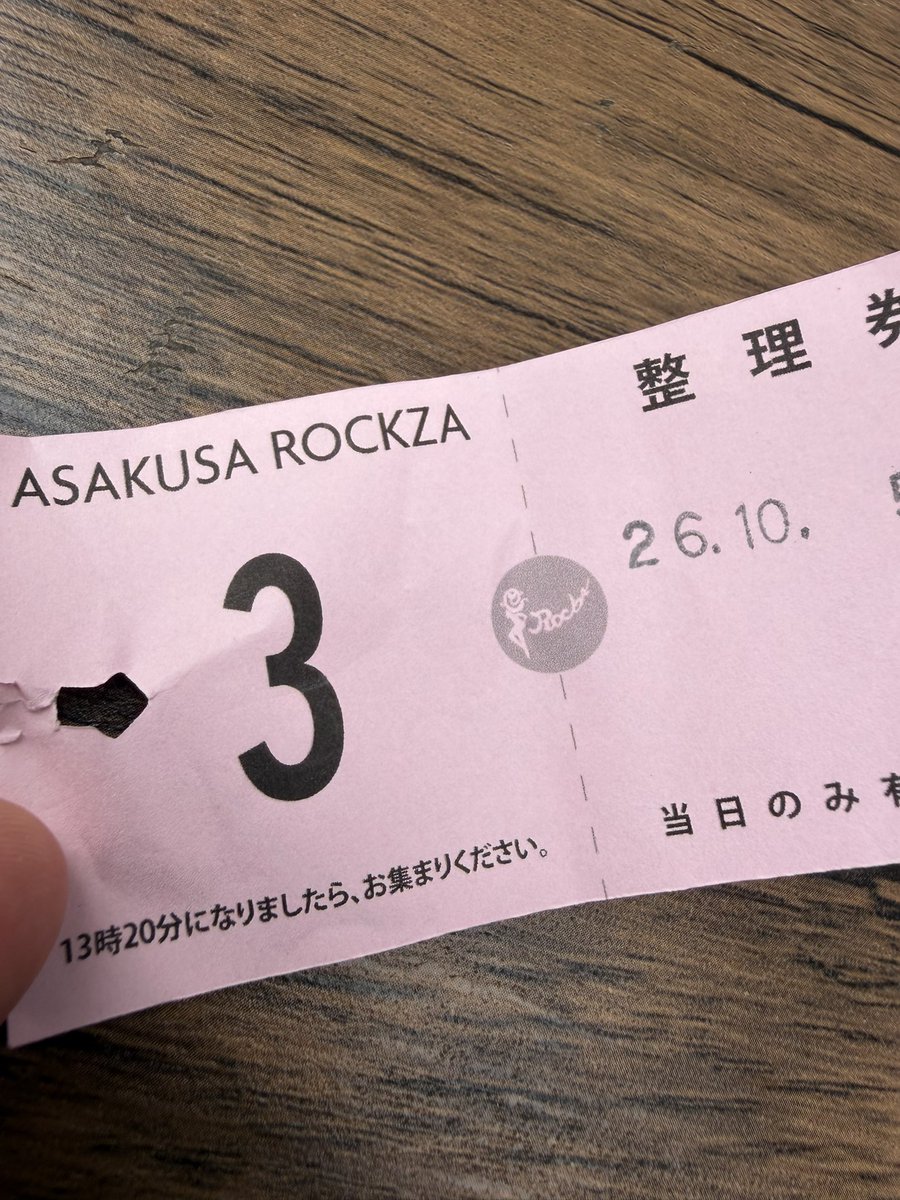 skrgusto's tweet photo. やれやれ。
運を使ってしまった…
やっぱり先着弱い人は抽選に強い。
じゃんけん弱いけど(笑)
個人的には12とか27だったらハッピーとか思ってたけど、どんな数字も同じ確率。
#浅草ロック座 https://t.co/yPdb8GDBu7