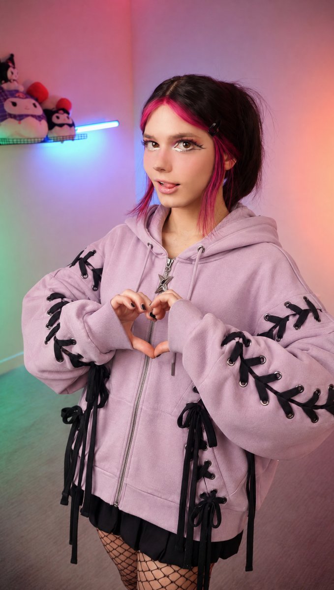 itsthestephiez's tweet photo. trans girls really are just girls with excellent lore 🏳️‍⚧️ https://t.co/xvdYDeKiEC