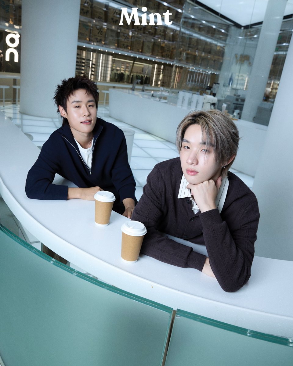 iconsiam's tweet photo. Mint Magazine @mintmag_th พาสองหนุ่ม ‘นัท-ฮง’ #LYKN วาร์ปมาสัมผัสประสบการ์ณพร้อมรสชาติไอคอนิกที่ #ICONSIAM กับเหล่าร้านดังเริ่มตั้งแต่  “% ARABIC” เพิ่มพลังกันในเช้าวันใหม่ด้วยกาแฟคุณภาพพรีเมียม และ % Soft Cream ก่อนแวะถ่ายรูปที่โซนน้ำตกอลังการ เอกลักษณ์และจุดเช็คอินของ ICONSIAM ไม่เพียงเท่านั้นยังพาสองหนุ่มอิ่มท้องกันต่อที่สาขาใหม่ “KHAO SO•i” ร้านข้าวซอยชื่อดังจากเชียงใหม่พร้อมสัมผัสมเมนูพิเศษที่มีที่ ICONSIAM เท่านั้น ปิดท้ายด้วยร้านระดับ Michelin 1 ดาว ต่อเนื่องถึง 5 ปี อย่างร้าน “ข้าวจานโปรด”ที่จัดเต็มทั้งของคาวและของหวานให้สองหนุ่มได้เติมพลังกันทั้งวัน💚

📸ชมภาพแฟชั่นเซ็ต https://t.co/UIFhqM6PLM

#NutHongLYKNXMintHangOut
#MintHangOutatICONSIAM  #MintVol36
#nnutdann #hongshihoshi
#MintMagTH