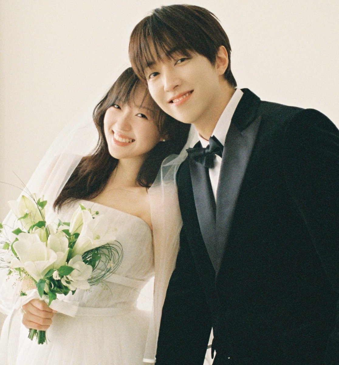 hallyuforums's tweet photo. #LeeYooJin and actress #ChaGyeongEun to marry in November, set to become brothers-in-law with #JangDongYoon.

According to reports, Actor Lee Yoo-jin, 34, and actress Cha Gyeong-eun have confirmed that they will get married on November 14, 2026. The wedding will also create a family connection with actor Jang Dong-yoon, who is set to marry #KimSeungYoon this month.

Cha Gyeong-eun’s real name is Kim Gyeong-eun, and she is Kim Seung-yoon’s sister, making Lee Yoo-jin and Jang Dong-yoon brothers-in-law.

#HallyuForums #Hallyu #KDrama