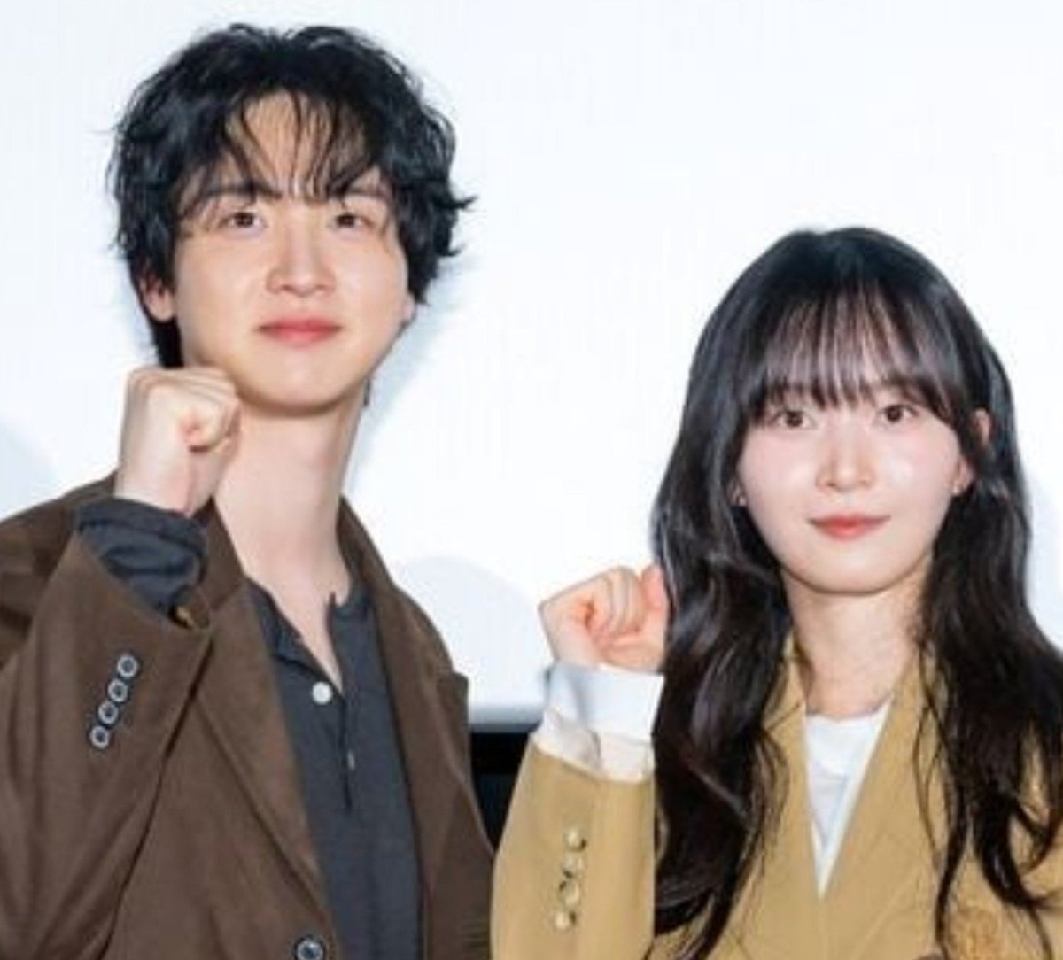 hallyuforums's tweet photo. #LeeYooJin and actress #ChaGyeongEun to marry in November, set to become brothers-in-law with #JangDongYoon.

According to reports, Actor Lee Yoo-jin, 34, and actress Cha Gyeong-eun have confirmed that they will get married on November 14, 2026. The wedding will also create a family connection with actor Jang Dong-yoon, who is set to marry #KimSeungYoon this month.

Cha Gyeong-eun’s real name is Kim Gyeong-eun, and she is Kim Seung-yoon’s sister, making Lee Yoo-jin and Jang Dong-yoon brothers-in-law.

#HallyuForums #Hallyu #KDrama