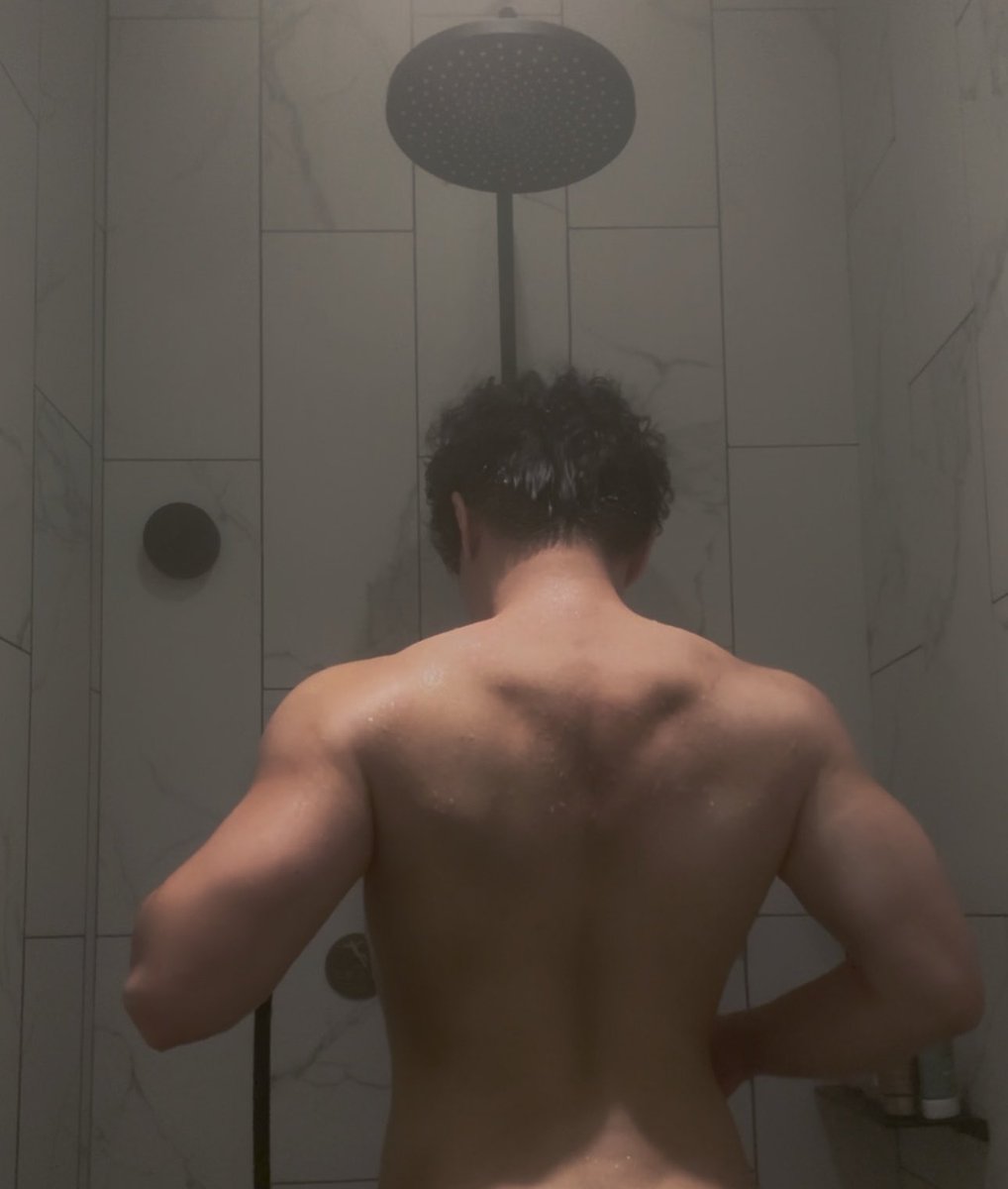 Wwlaoshi218's tweet photo. 🛀 https://t.co/Eg2s5RFQY1