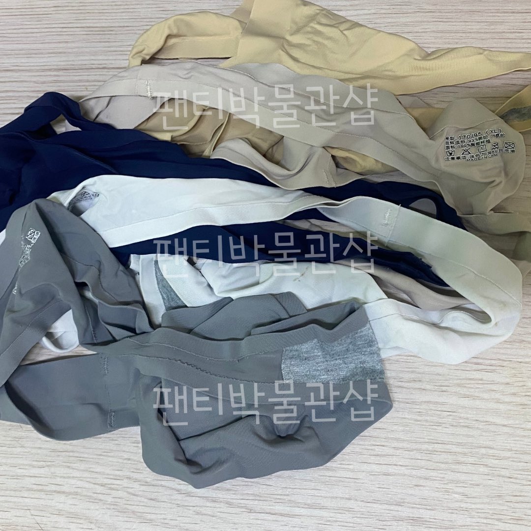 wardrobeurshop1's tweet photo. 이름: 수진
나이: 27
직업: 헤어디자이너
관계: 누나
품목: 브라3티팬5양말3
사이즈:
상태: 일할때인지 놀땐지 모르겠지만 방에 있던 냄새나는 양말 브라랑 티팬은 세탁된거 버리기전 챙긴거에요
거래방법: 택배
판매가: 브라3개 2.5 티팬5 3.5 양말3 3
인증 및 사진 제공여부: 첨부사진 https://t.co/6GmvWl5FRa