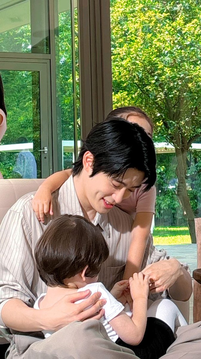 neo_got_mmk's tweet photo. 아 ㅆㅂ아이돌 안했으면 아빠가 됐을거라고 했다고? https://t.co/4DjNL0L6dz