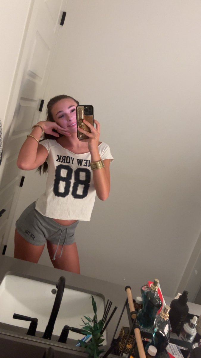 lexifoxx06's tweet photo. which one of you bitch boys want to send me new money for a sexy pajama set https://t.co/3uMzOAZs7w