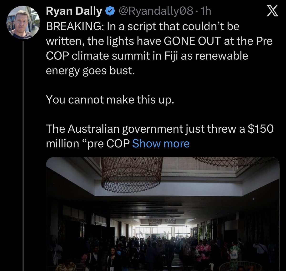 MRobertsQLD's tweet photo. Hope the lights go out soon at UN headquarters in New York

😂😂😂😂 https://t.co/a6uApafuf7