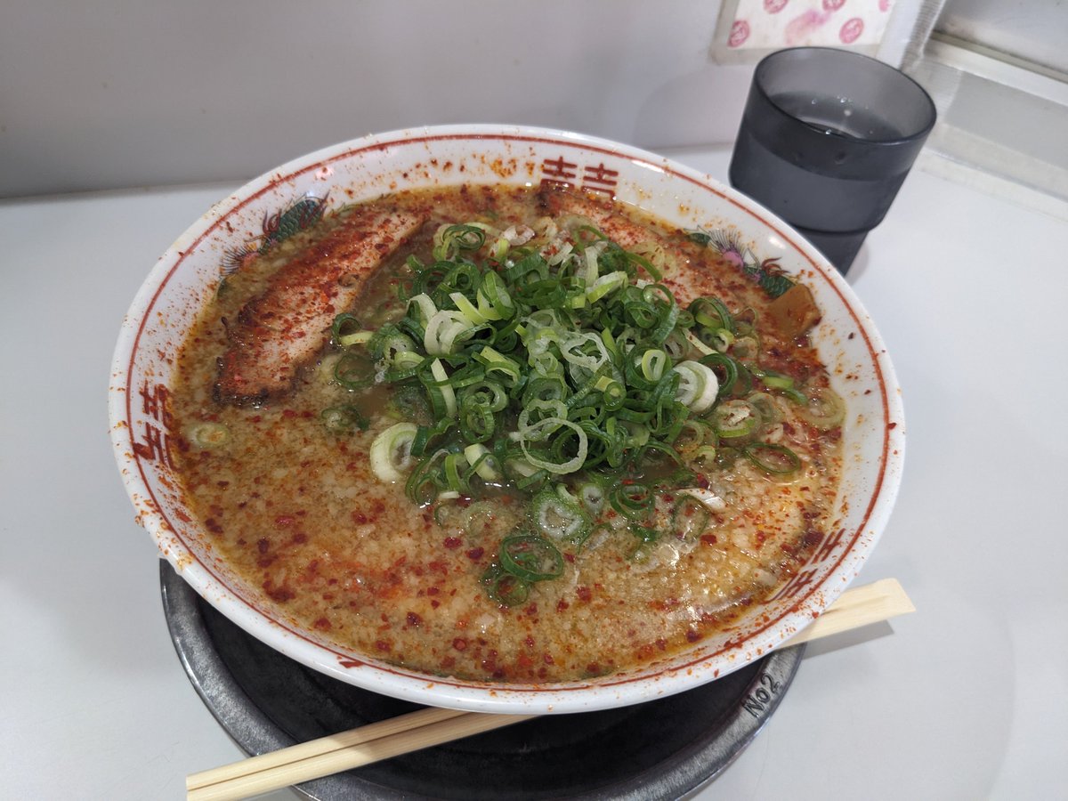 UJIARMy's tweet photo. タンポポにて、チャーシュー麺 大盛
#menban
ここのほろほろ崩れるチャーシューが最高 https://t.co/xhBJaKvoc0