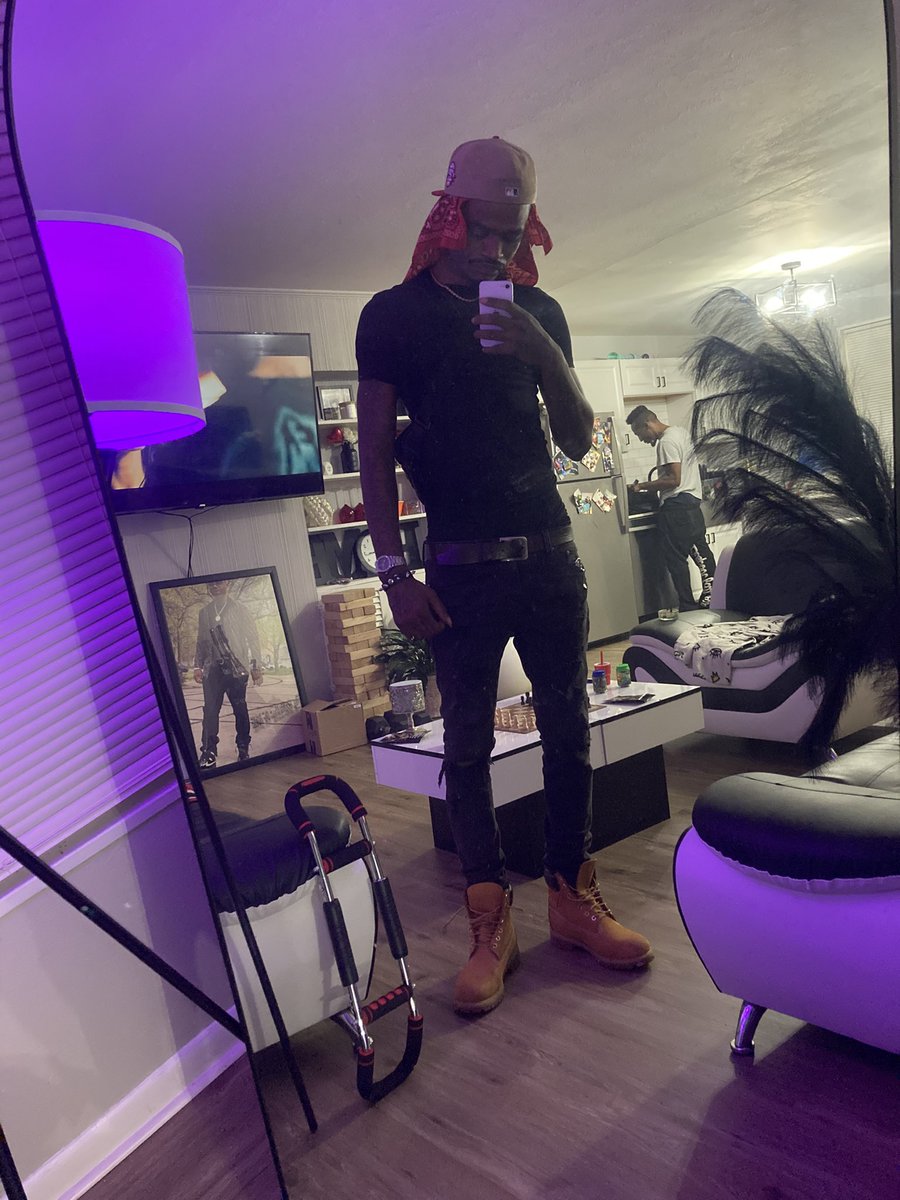 RellyR48246's tweet photo. Can u handle a MAN 6’3 STANDING UP 6’0 LAYING DOWN #STL #missouri #eyp #fyp https://t.co/snyBmdeC8F