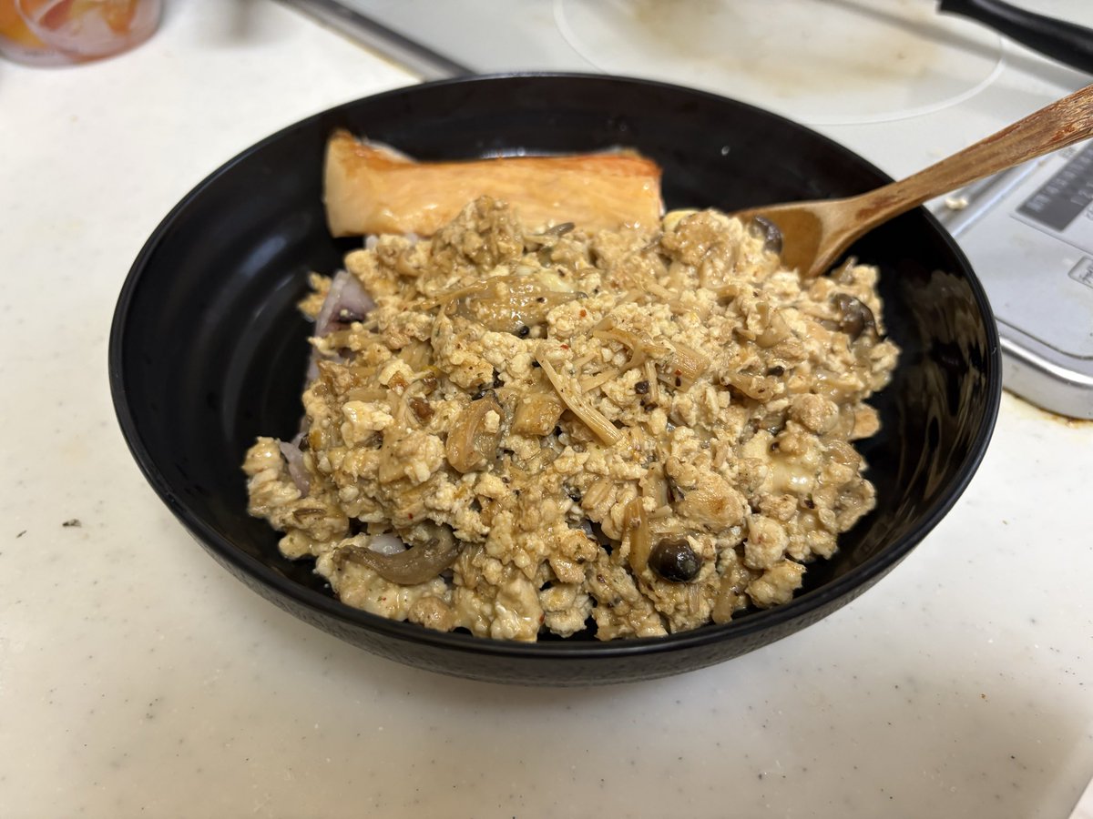 HAKATA0205's tweet photo. 朝ごはん。

麻婆豆腐
雑穀米
鮭

#ダイエット飯
#ダイエット
#リバウンド
#ズボラ　
#見映え悪いww
#関係ない https://t.co/s2Y7eI4rzT