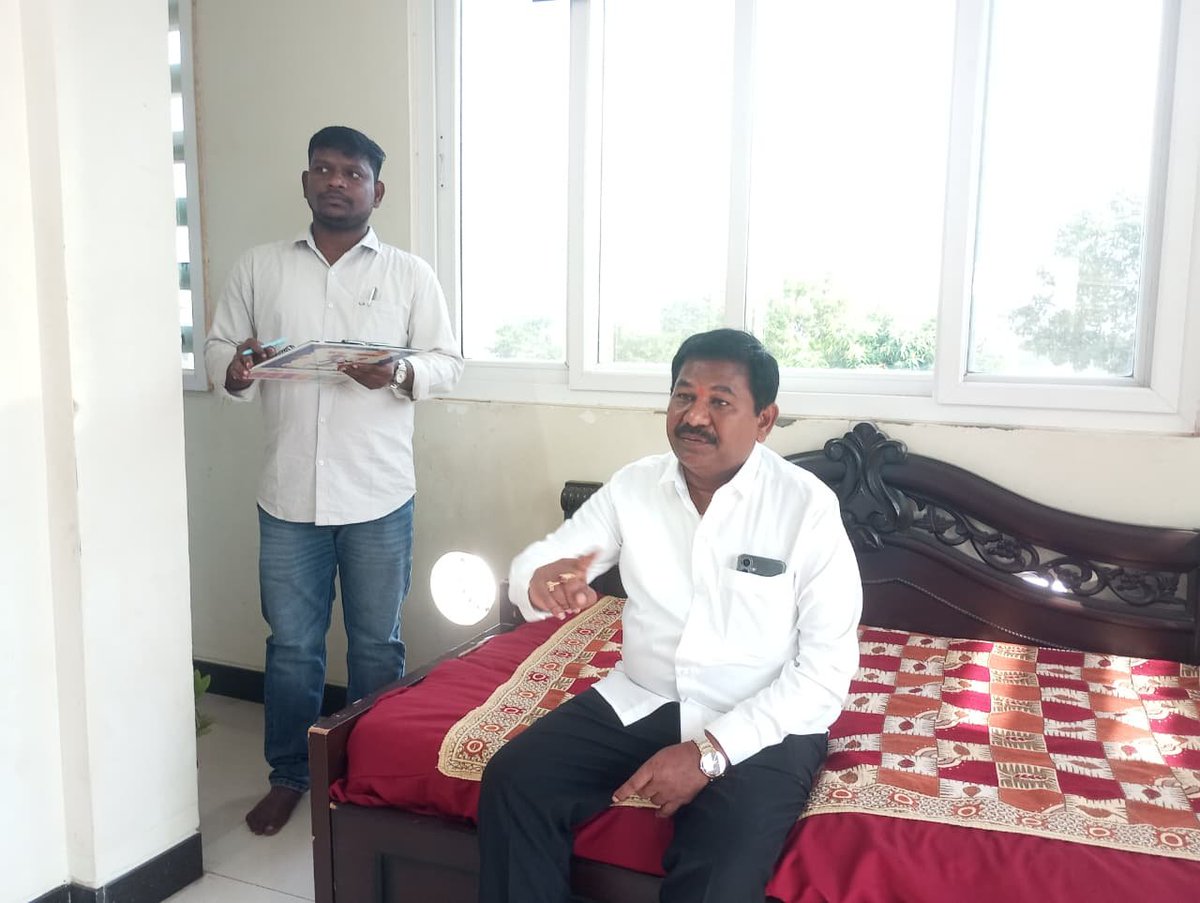Drswamydola's tweet photo. ఈ నెల 9న ముఖ్యమంత్రి శ్రీ నారా చంద్రబాబు నాయుడు గారి కొండపి నియోజకవర్గ పర్యటన నేపథ్యంలో, తూర్పు నాయుడుపాలెం క్యా��పు కార్యాలయంలో అధికారులతో కలిసి పర్యటన ఏర్పాట్లపై సమీక్ష నిర్వహించాను.
#DSBVSwamy #ManaSwamyManaKondapi #Kondapi #CMVisit
#SwamyforKondapi https://t.co/rOUDdVOZCW
