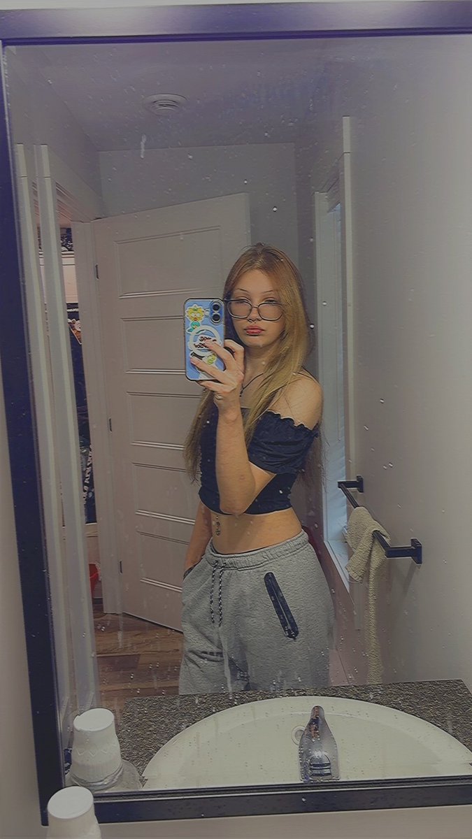 ashleyyeatess's tweet photo. Follow my insta! @ ashleyyeatess #instagram #sweats #followforfollow #weareoneEXO #trending #SelfieTime https://t.co/jIMeELyTnC