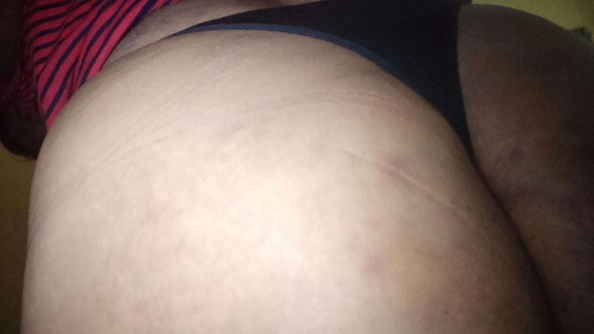 OaxSwinger's tweet photo. En busca de tercero para trío. 
No somos cornudos, esta fantasia la queremos disfrutar ambos. 
Requisitos:
Entre 18 a 28 años máx (mandar foto de credencial cubriendo inf sensible).
Mandar foto de cara, cuerpo y herramientas. Ella elige. https://t.co/s45Chx1HlI
