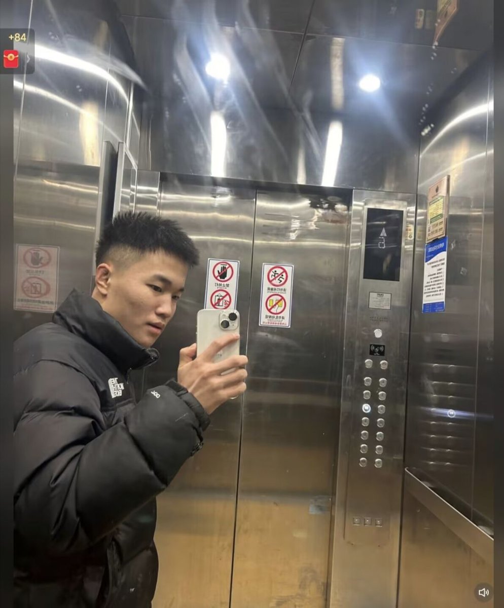 leshtweet's tweet photo. 原创 山西朔州摔跤体育生第一弹
都说体育生性欲需求大 那么练摔跤的更是佼佼者即便平日里的训练再刻苦再累也依旧持不住内心的欲望训练结束回到宿舍便和队友一起开直播讨好金主富婆一边我采访一边不忘求金主打索真的是乐趣多多..
完整版 36min
#体育生 #粗口 #白袜 #大屌 https://t.co/XDOc8uMyww