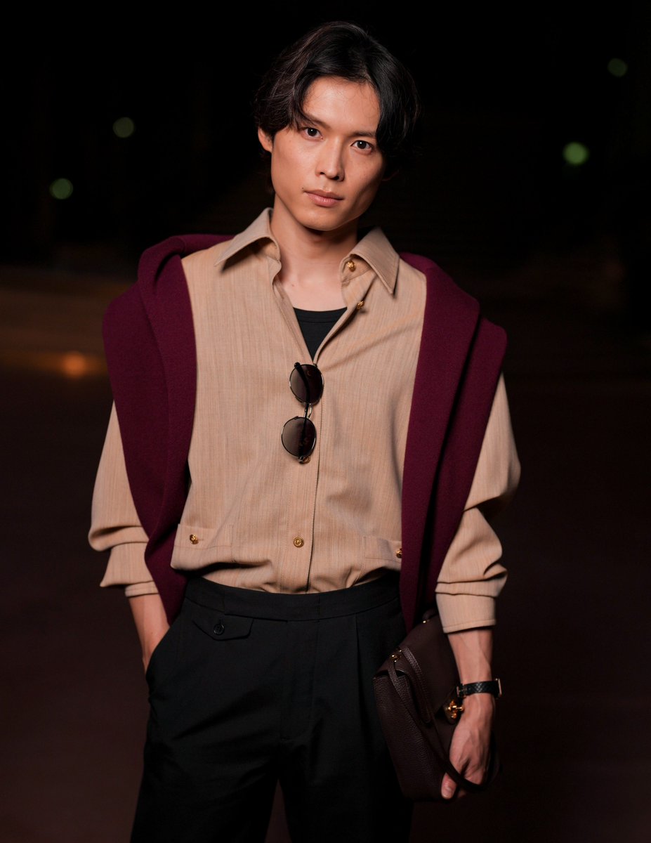 EverydaynewsTH's tweet photo. ส่งภาพฟรอนทต์โรว์ของ "Hokuto Matsumura" จาก SixTONES และ "WONHEE" จาก ILLIT ขณะร่วมชมแฟชั่นโชว์ Chanel คอลเลกชัน Spring Summer 2027 ที่จัดขึ้นในค่ำคืนที่ผ่านมา ณ กรุงปารีส ประเทศฝรั่งเศส 

#EVERYDAYth
#松村北斗 #HokutoMatsumura #SixTONES #WONHEE #ILLIT
#CHANELSS27XWONHEE
#CHANELSpringSummer
#CHANEL