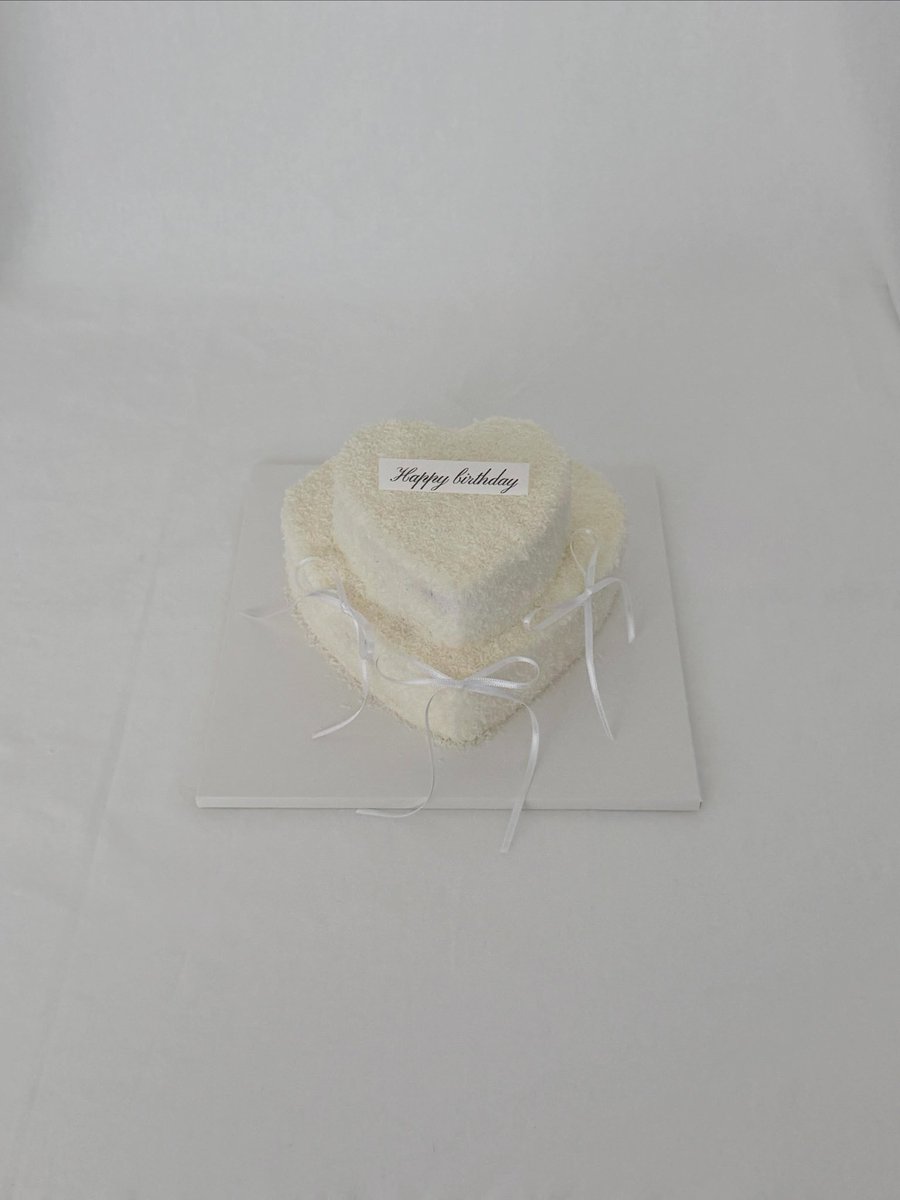 sspeeec's tweet photo. 너무 예쁘다.. @ kever.cakery https://t.co/5MpgCqLXjJ