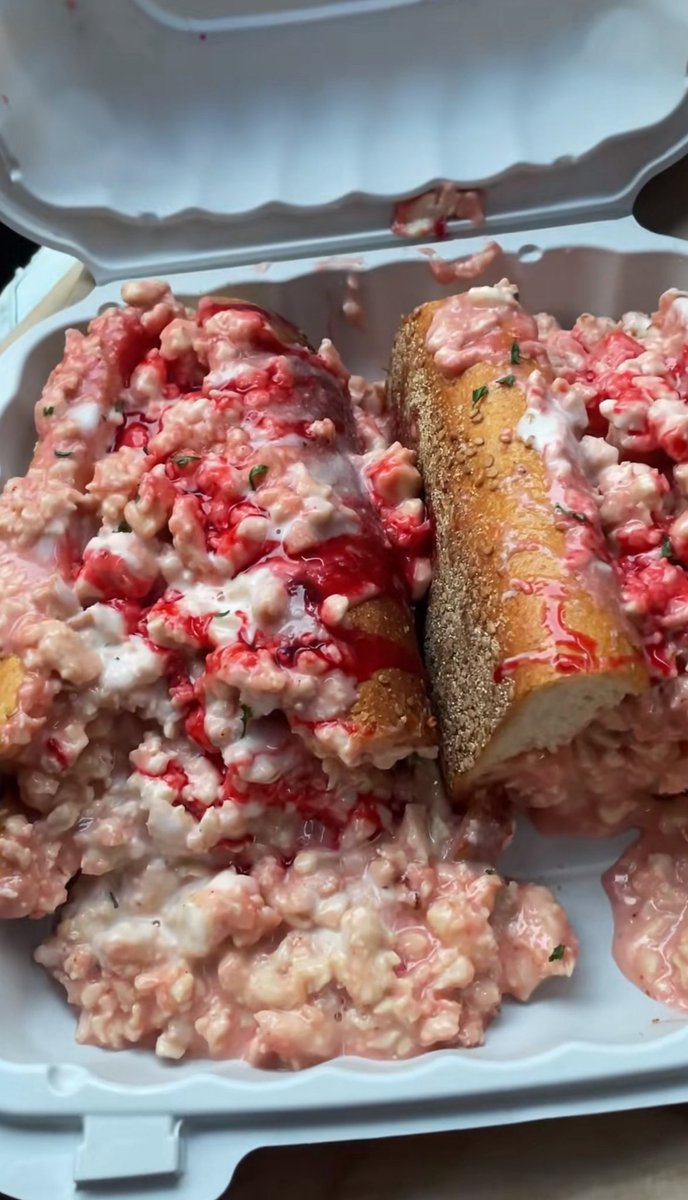comeoverletsdie's tweet photo. Strawberry Cheesecake Philly 😍😍😍 https://t.co/ngIJy8r54F