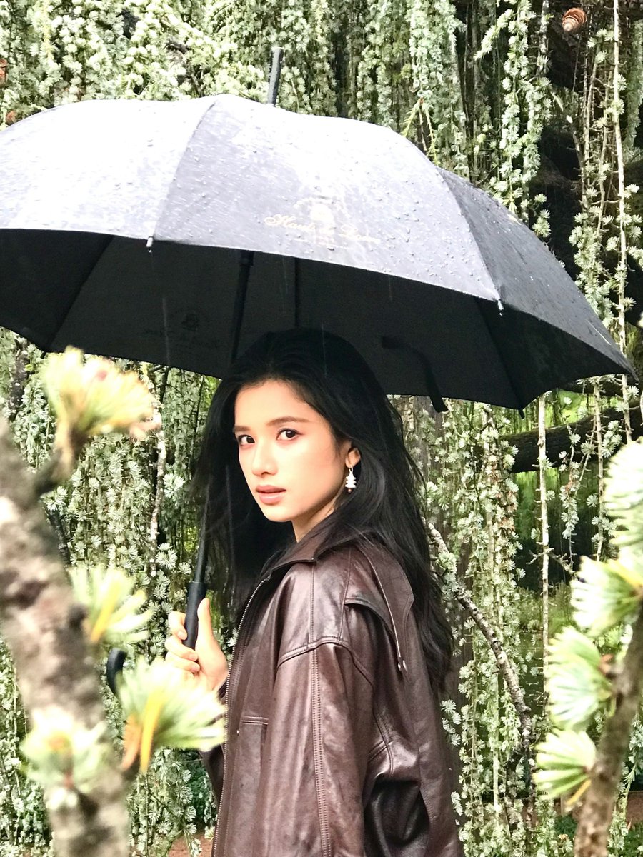 forjoyyi's tweet photo. 261006 张婧仪工作室 Weibo update

Zhang Jingyi's studio shares new snaps from Songmont brand exhibition 

#ZhangJingyixSongmont
#ZhangJingyi #张婧仪 https://t.co/GMWvUxaKVg