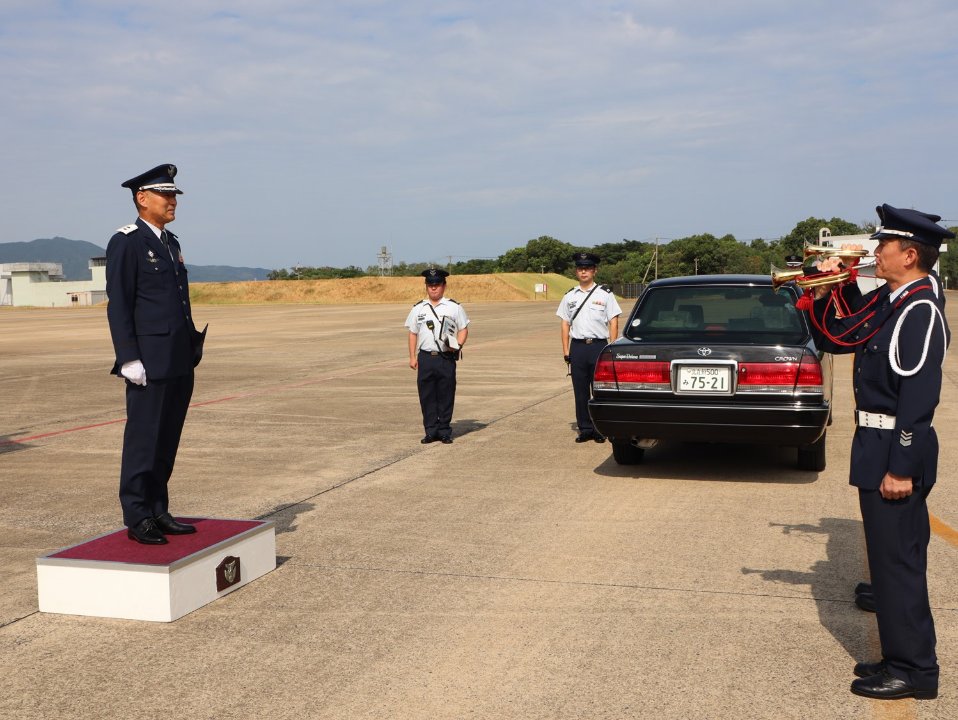 kokujieitai_13's tweet photo. ８月２０日をもって、第３８代団司令髙口将補は定年退官され、１３教団の任務は第３９代団司令へ引き継がれました。
髙口将補はこれまで偵察航空隊司令や警戒航空団飛行警戒監視群司令を歴任され、指揮官として豊富な経験をもとに、特に飛行安全に関する教育に注力され、勇退されました。
#航空自衛隊 https://t.co/nNOjxB18pR