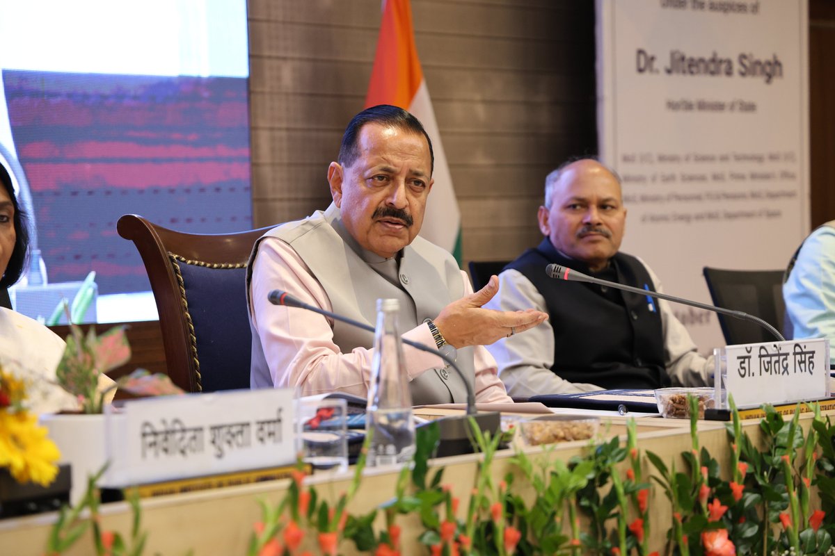 DOPPW_India's tweet photo. A PIB statement has been released on the successful conduct of the 17th All India Pension Adalat, reaffirming commitment of DOPPW  towards timely grievance redressal and pensioners’ welfare. 
#DoPPW #PensionersWelfare #AllIndiaPensionAdalat

@DrJitendraSingh @DARPG_GoI @DoPTGoI @PIB_India @MIB_India @SpokespersonMoD @LabourMinistry @FinMinIndia @GoI_MeitY @BSF_India @RailMinIndia @crpfindia @CISFHQrs @IndiaPostOffice @DoT_India @UIDAI @DDNewslive @airnewsalerts @PIB_India @mygovindia @PMOIndia

PIB LINK - https://t.co/hGDv4zyNHi